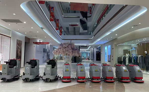 商场新疆洗地机交机展示现场